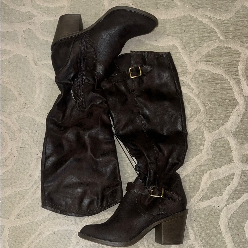 NWOT🌷TARGET🌷Dark brown man made material heeled boot